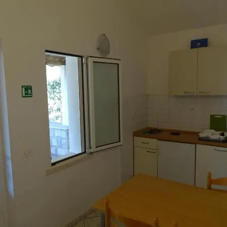 Διαμέρισμα Azure - One Bedroom Romana Saplunara