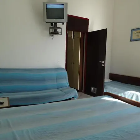 Апартаменты Azure - One Bedroom Romana *